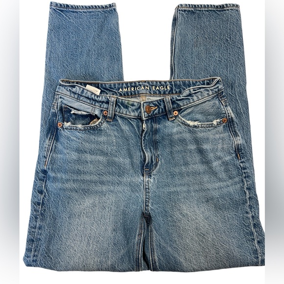 American Eagle Straight Mom High Rise Light Wash Blue Jeans Distressed Pockets 2 - Picture 3 of 16